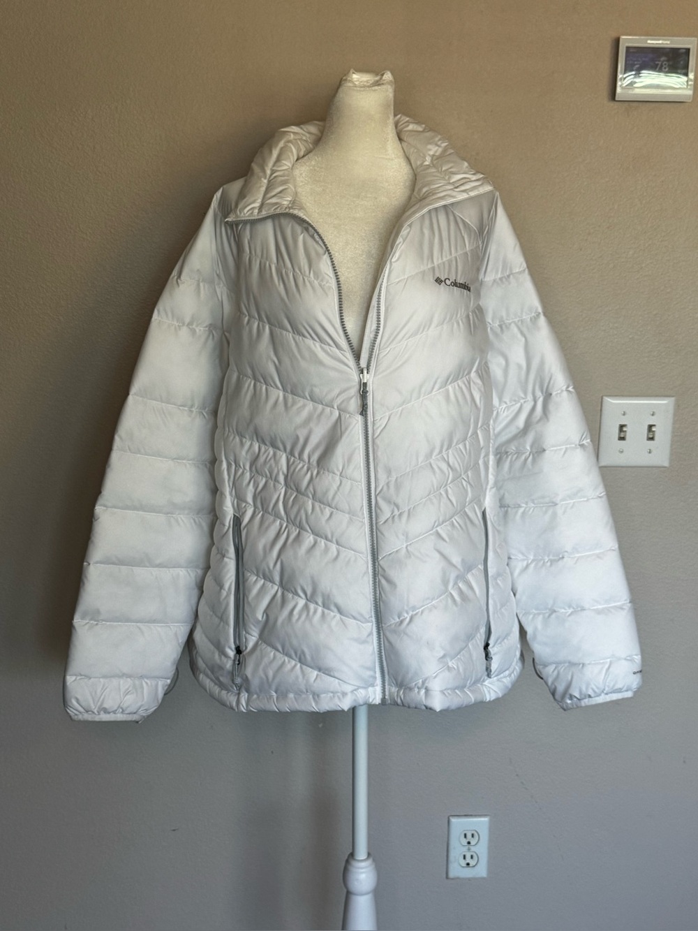 Columbia Women's White Quilted Packable Puffer Jacket - Light Insulation. 3X